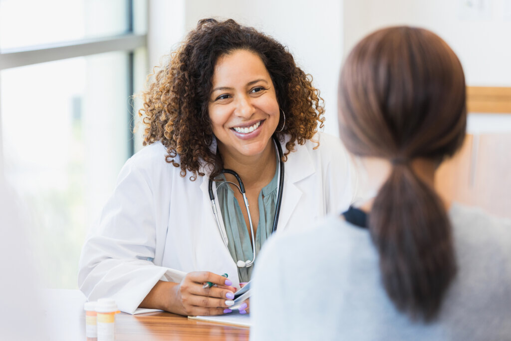 Woman talking to her doctor about IUI vs. IVF and the differences between IUI and IVF